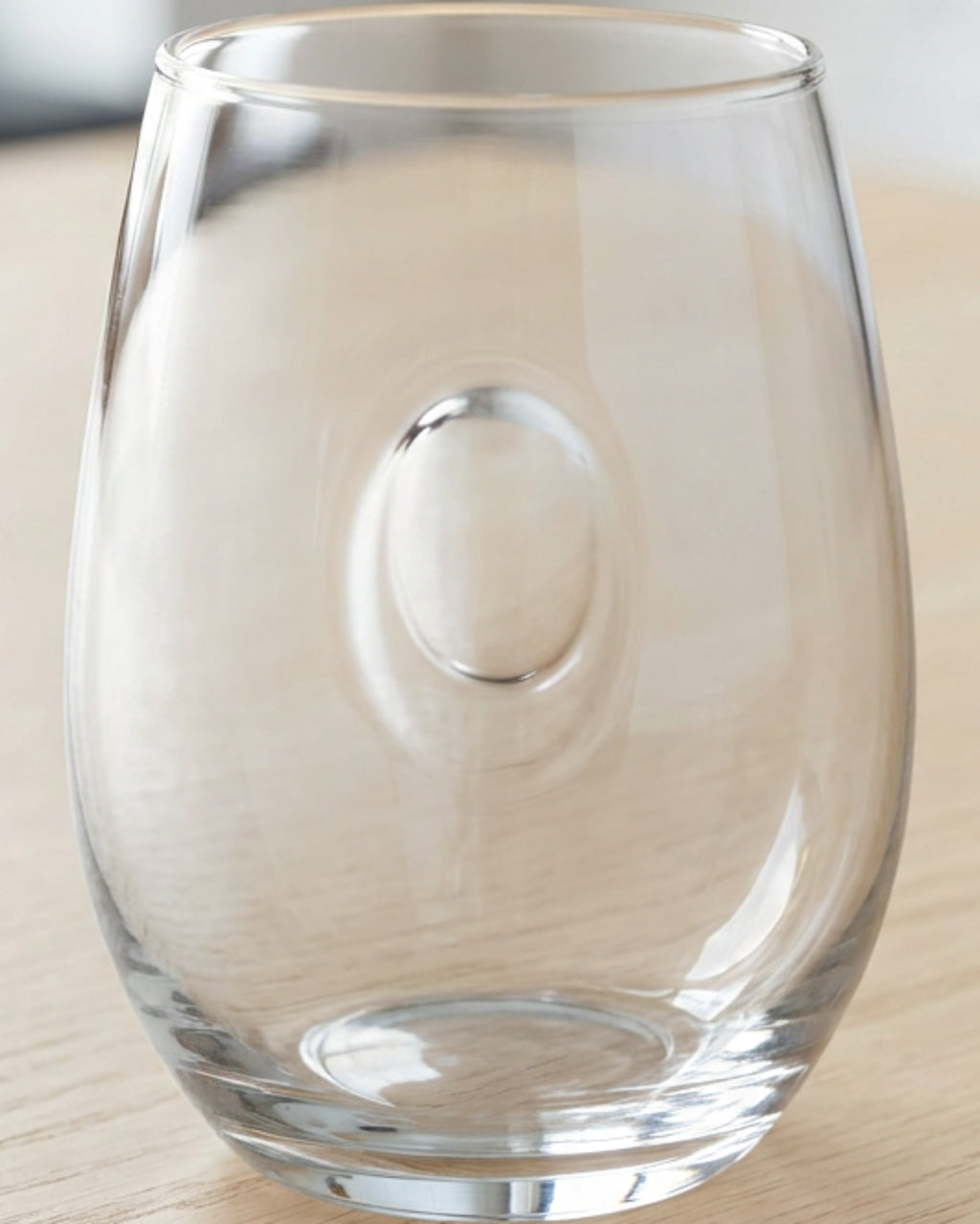 Klnxv Thumb-Indent Stemless Wine Glass 17 oz Clear - Lifestyle view